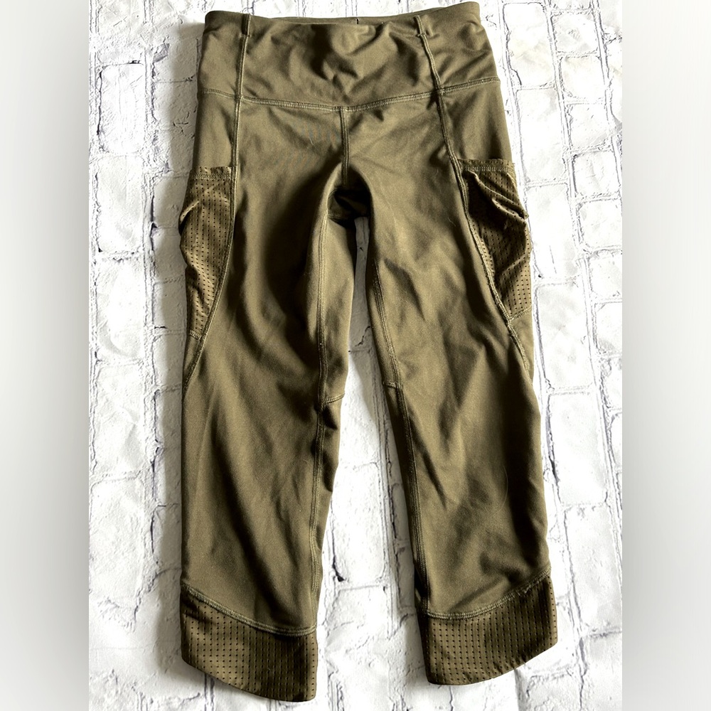 IVIVVA by LULULEMON girls size 10 unique olive green capris leggings